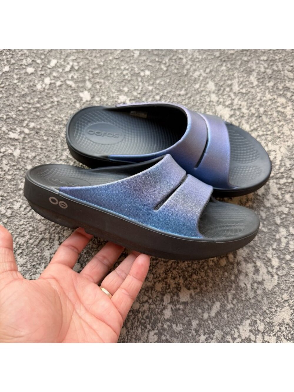 OOFOS OOahh Luxe Recovery Slides Womens 5 Midnight Spectre Sandals